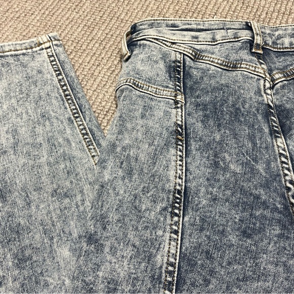 Free People We the Free Riley Seamed Skinny Jeans in Acid Wash Indigo (24) - Picture 7 of 12